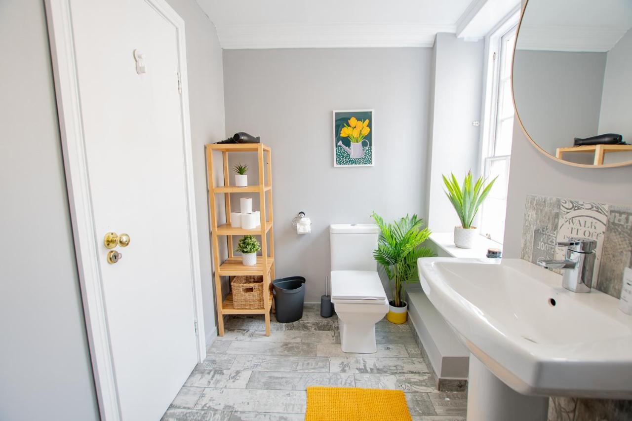 Ferienhaus The Yellow Door By Shortstays